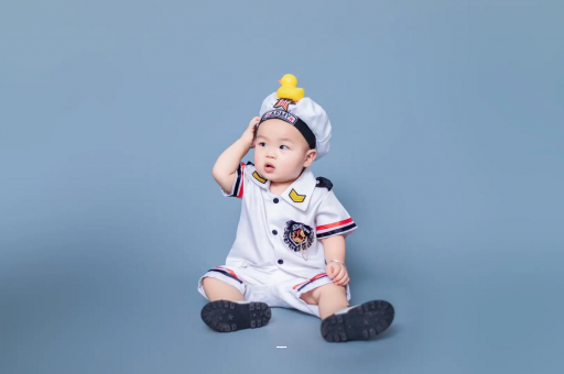 华容宝宝老摇头怎么回事